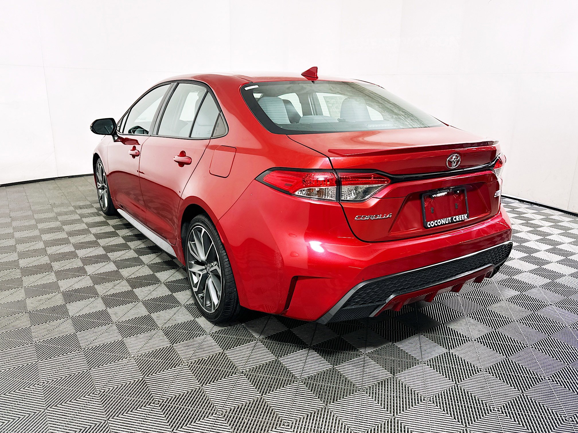 Used 2021 Toyota Corolla SE FWD image 5