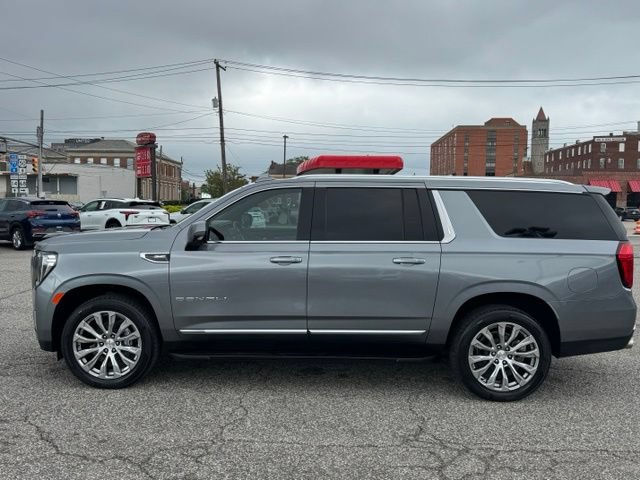 Used 2022 GMC Yukon XL Denali AWD/4WD image 3