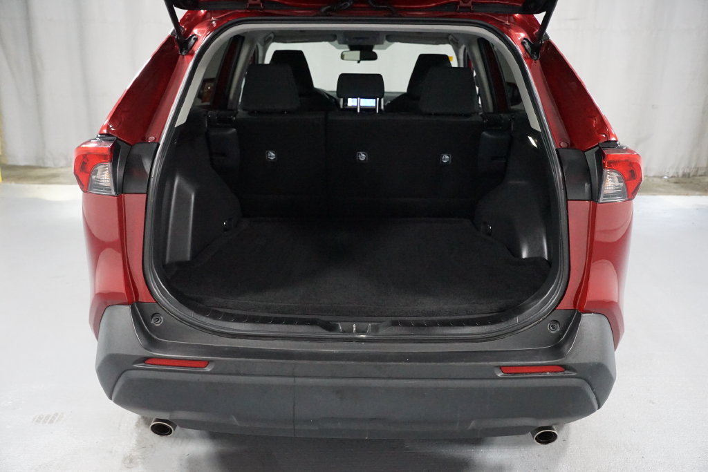 Certified 2025 Toyota RAV4 LE FWD image 33