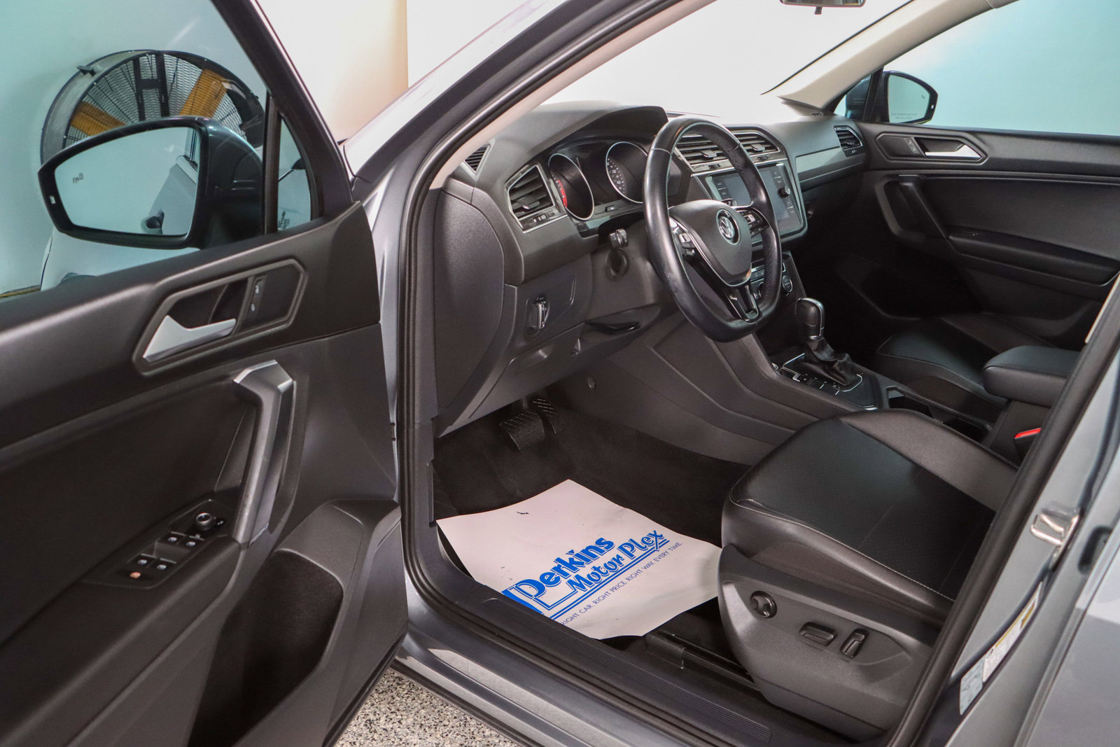 Used 2019 Volkswagen Tiguan SEL Premium R-Line image 3