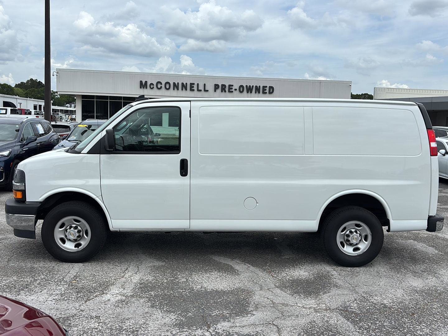 Used 2024 Chevrolet Express 2500 w/ Driver Convenience Package RWD image 4