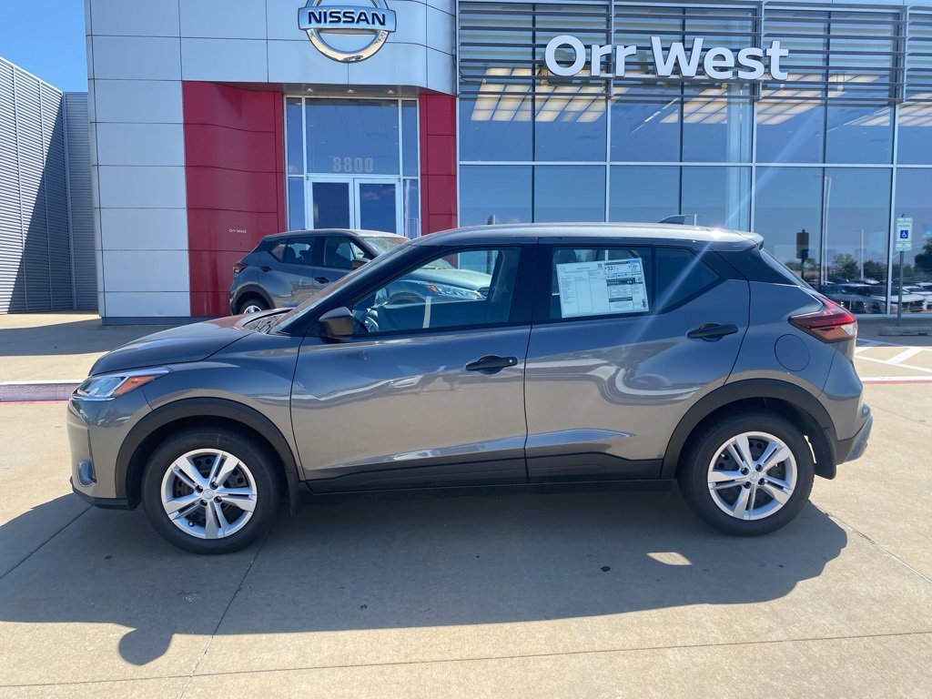 New 2025 Nissan Kicks Play S image 2