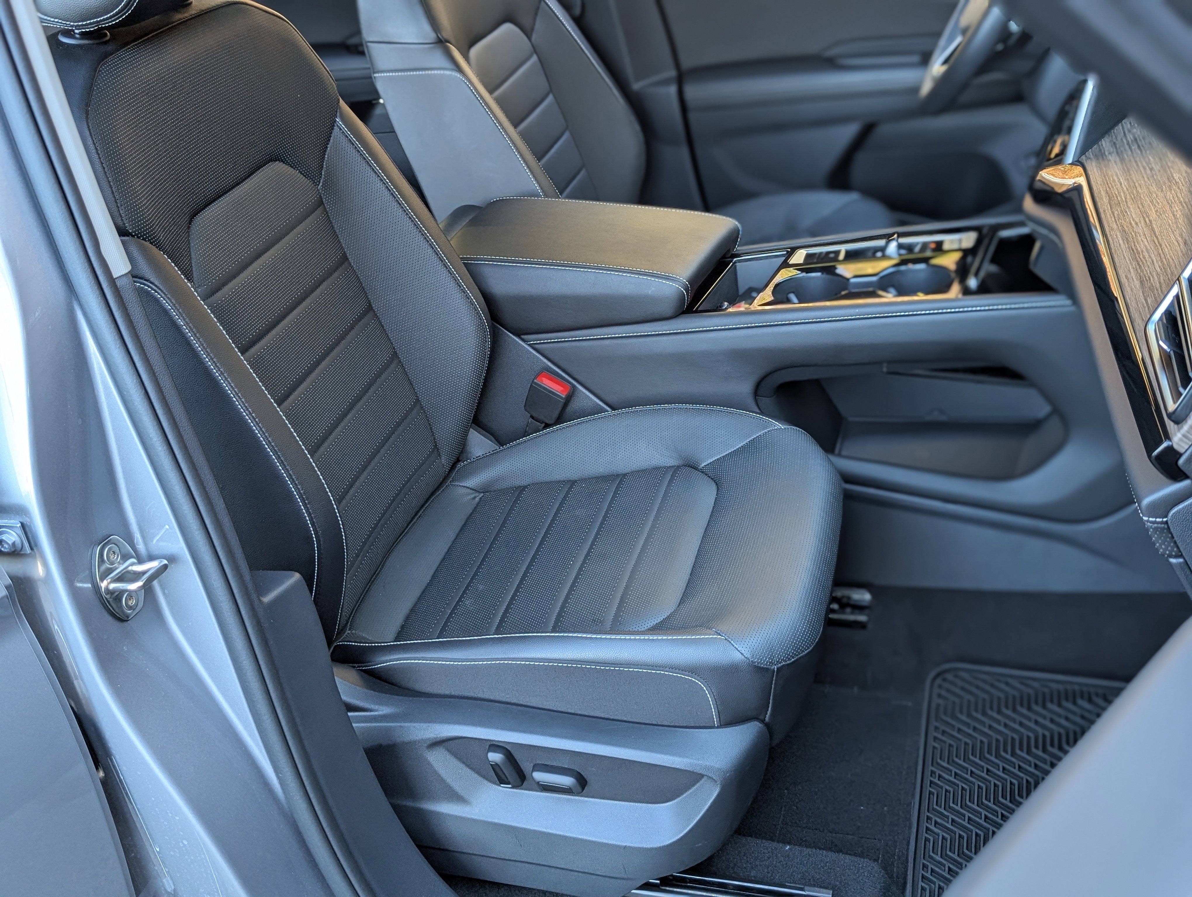 Used 2024 Volkswagen Atlas SEL image 25