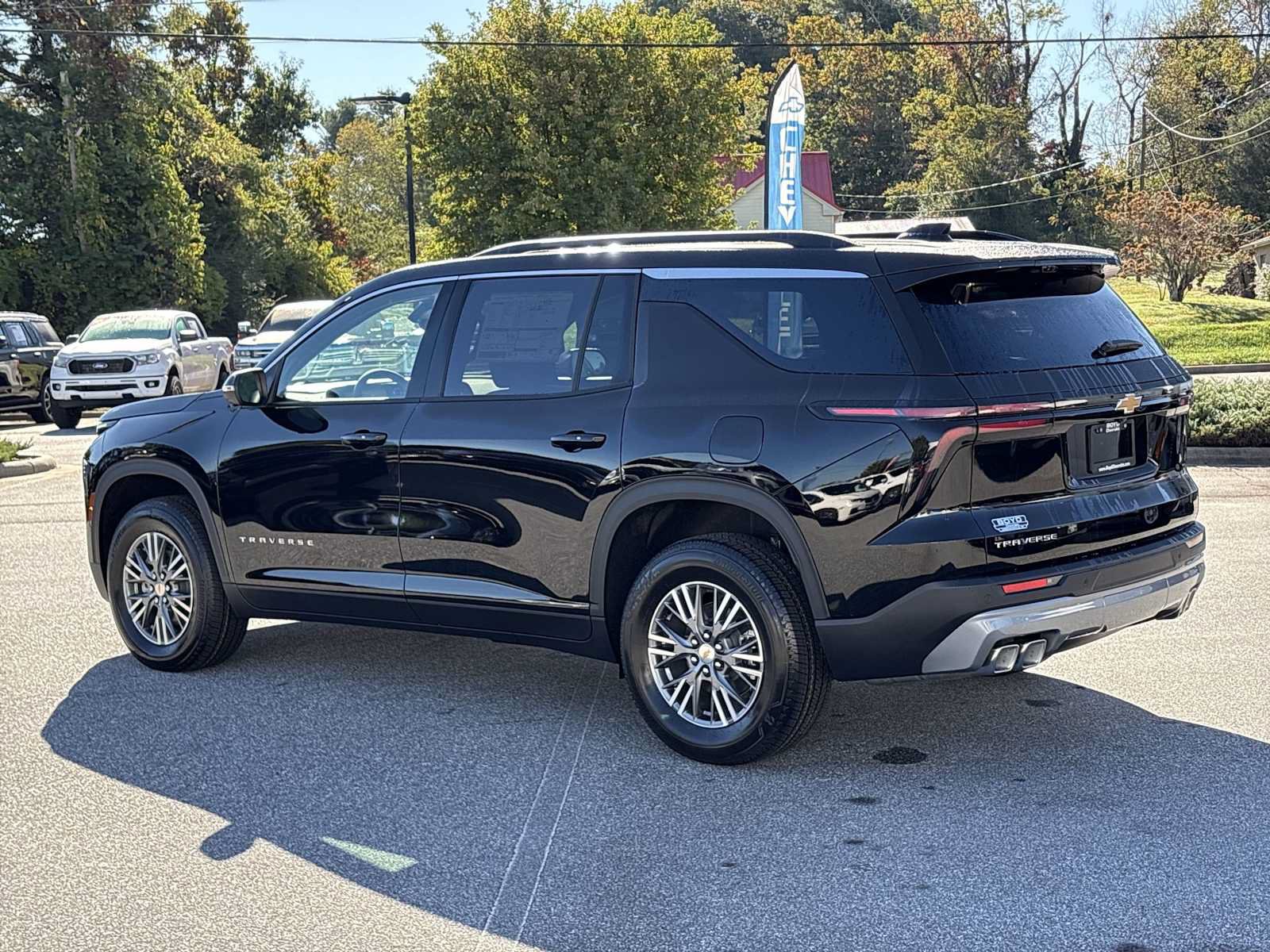 New 2027 Chevrolet Traverse LT w/ Driver Confidence Package FWD image 8