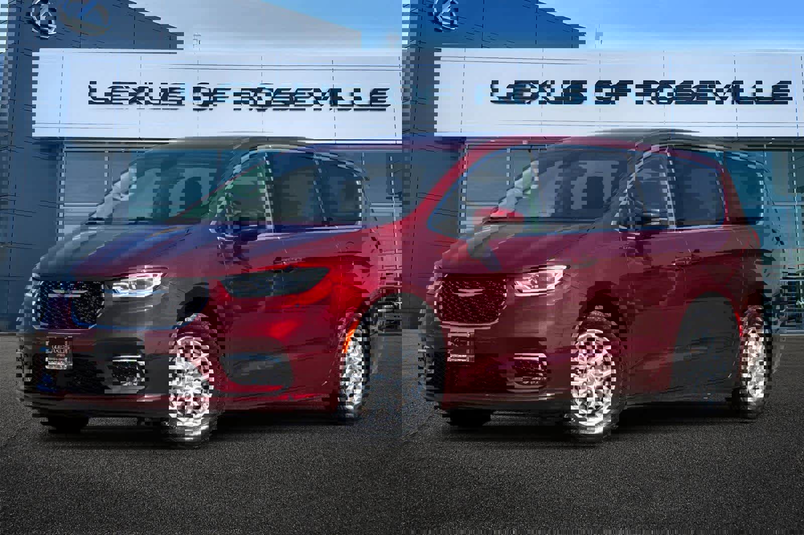 Used 2023 Chrysler Pacifica Touring-L video 1