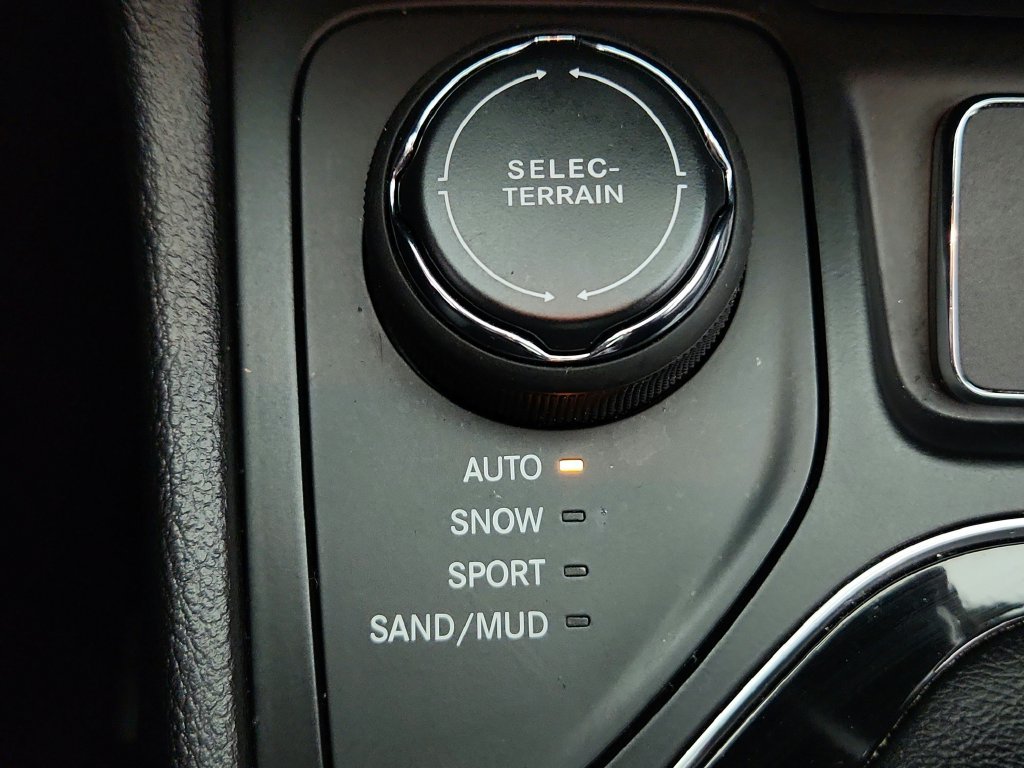 Used 2019 Jeep Cherokee Limited AWD/4WD image 22