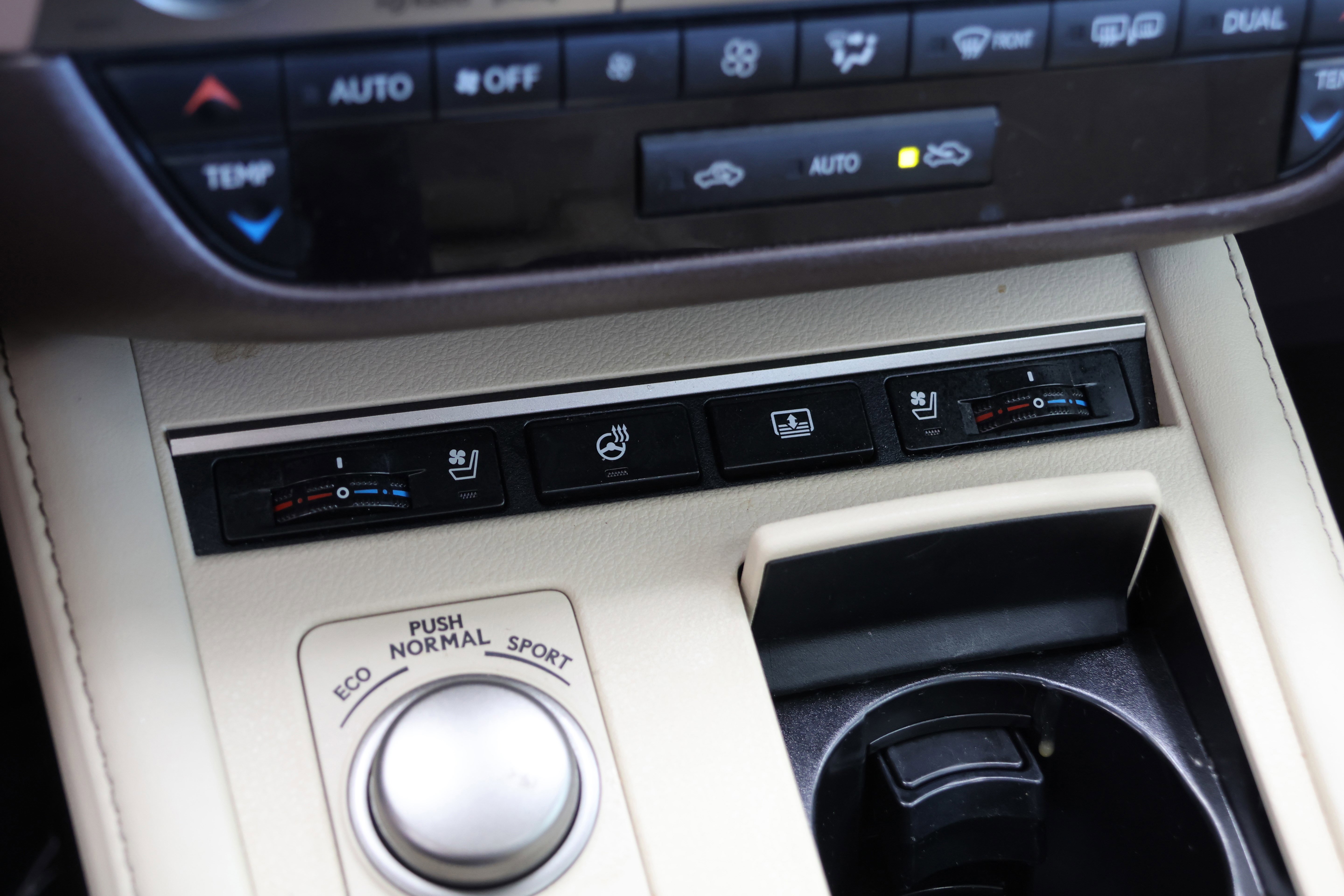 Used 2018 Lexus ES 350 350 w/ Luxury Package w/Wood Trim image 29