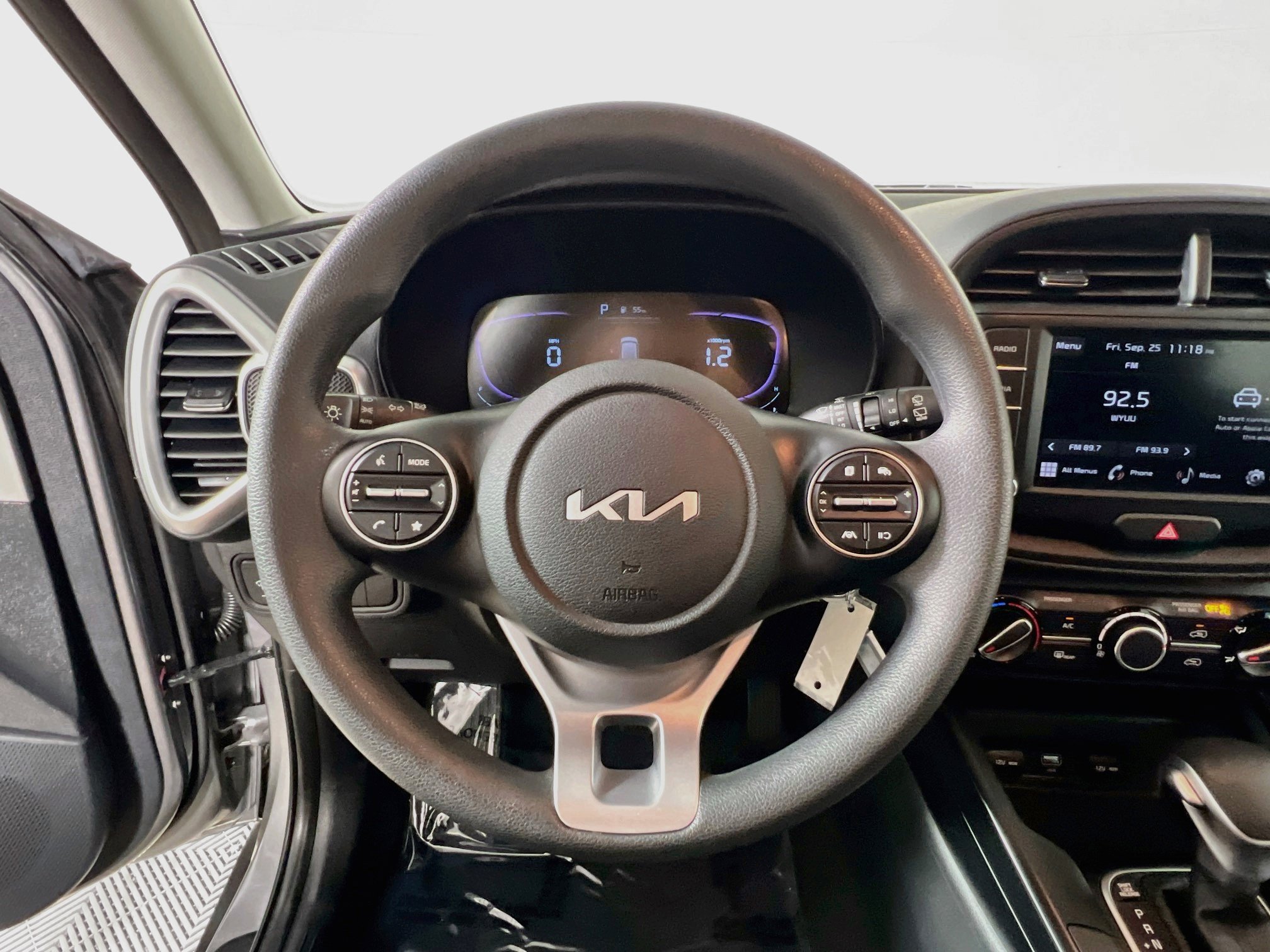 Used 2025 Kia Soul LX w/ LX Technology Package FWD image 18
