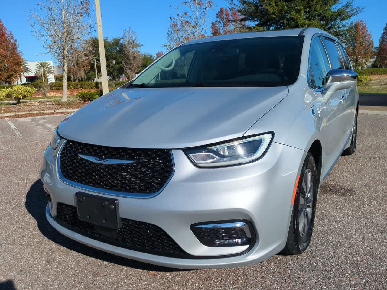 Used 2022 Chrysler Pacifica Limited FWD image 2