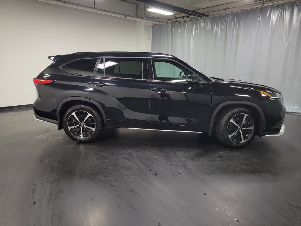 Used 2022 Toyota Highlander XSE AWD/4WD image 9