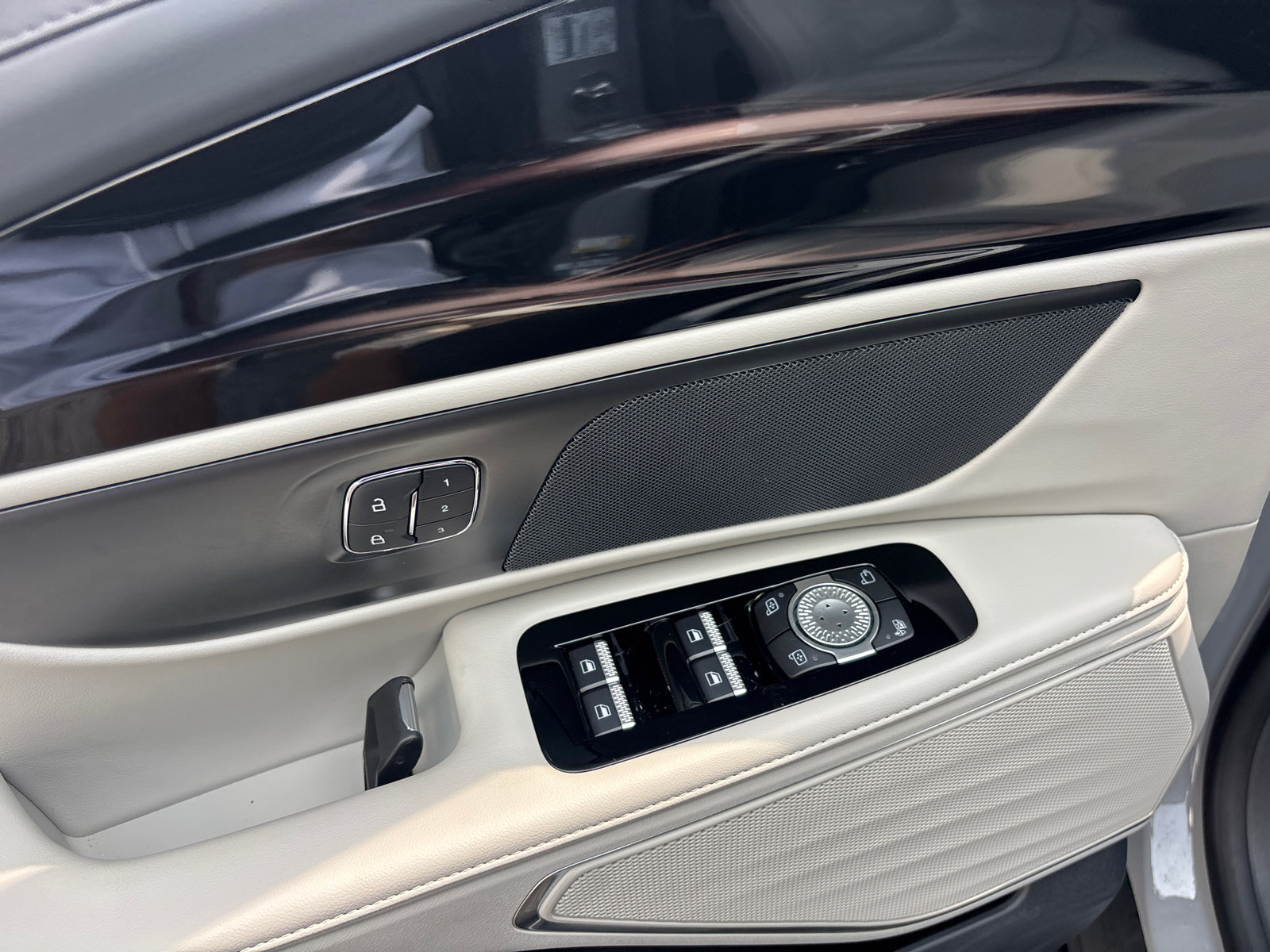 New 2026 Lincoln Nautilus Premier AWD/4WD image 12
