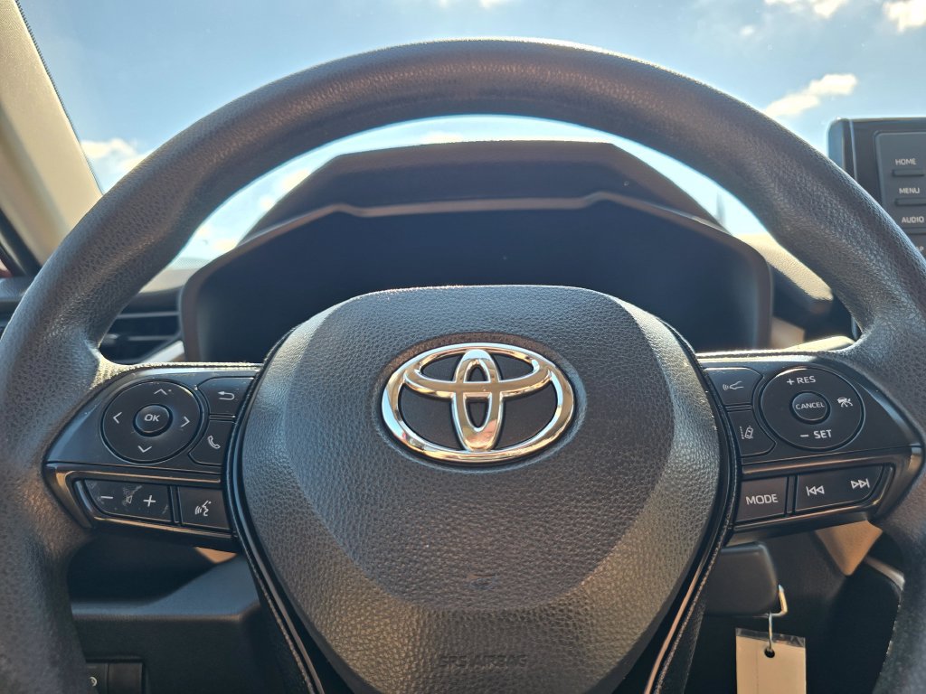 Used 2021 Toyota RAV4 LE AWD/4WD image 20