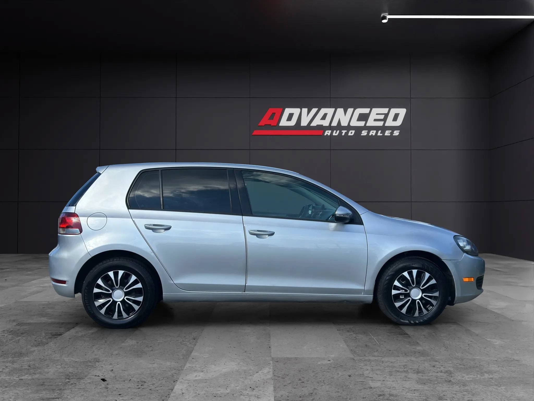 Used 2013 Volkswagen Golf 4-Door FWD image 8