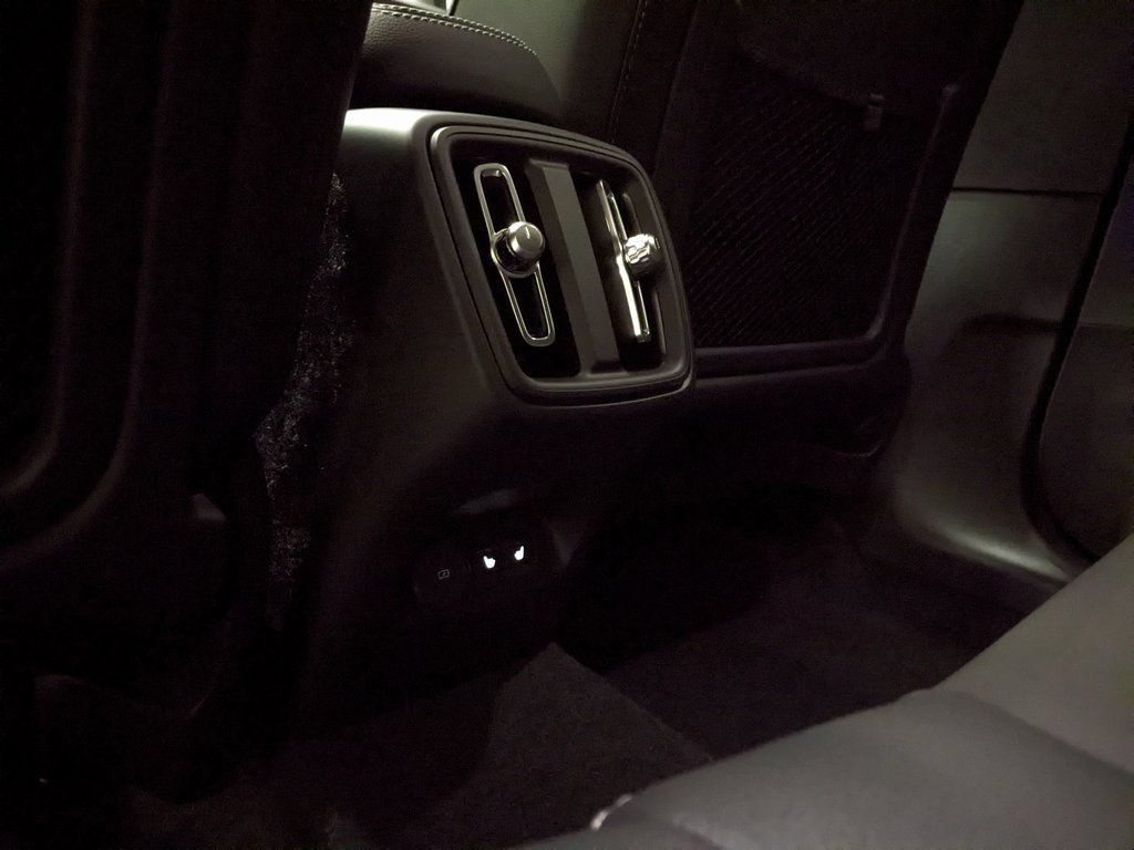 New 2026 Volvo XC40 B5 Plus w/ Climate Package AWD/4WD image 24