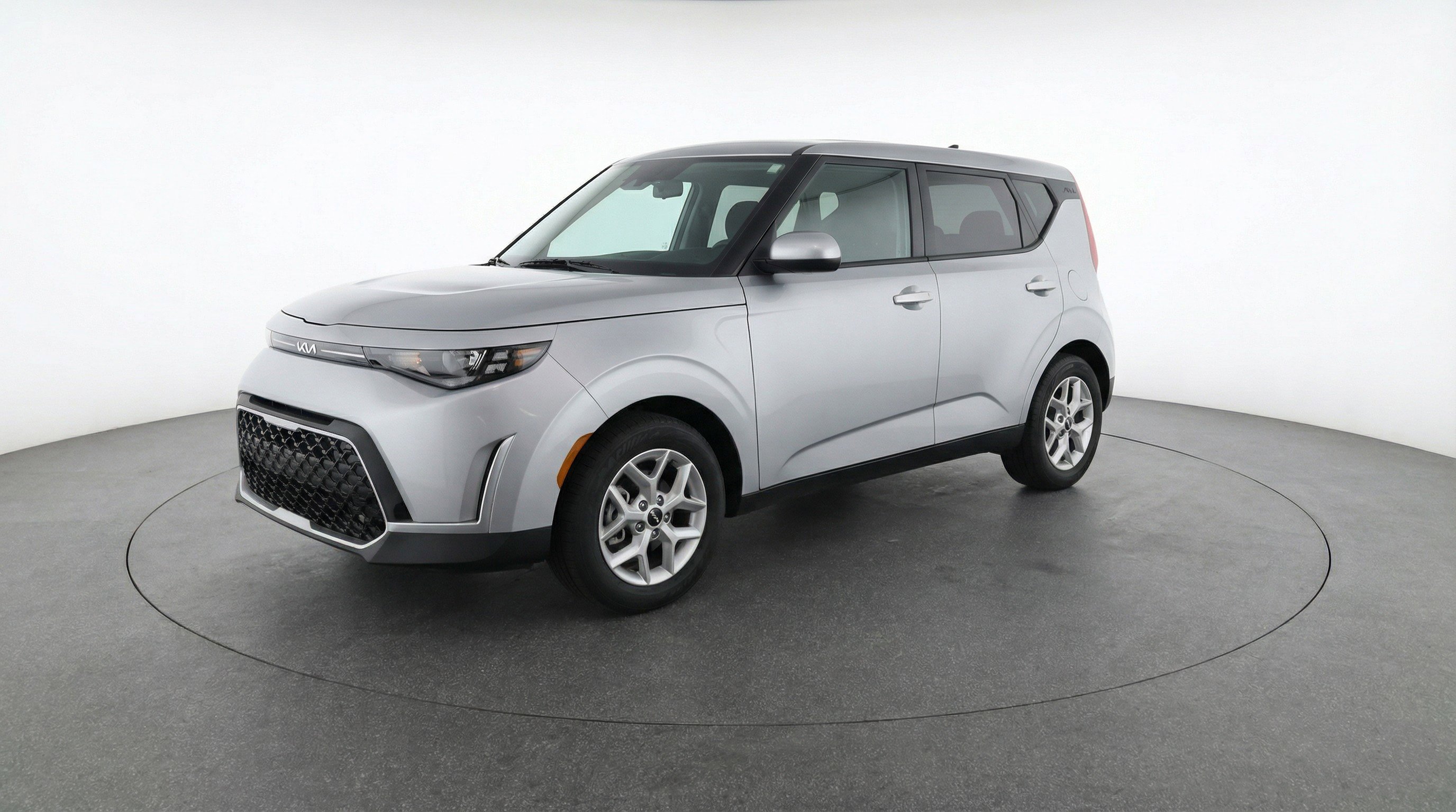 Used 2025 Kia Soul LX w/ LX Technology Package FWD image 3