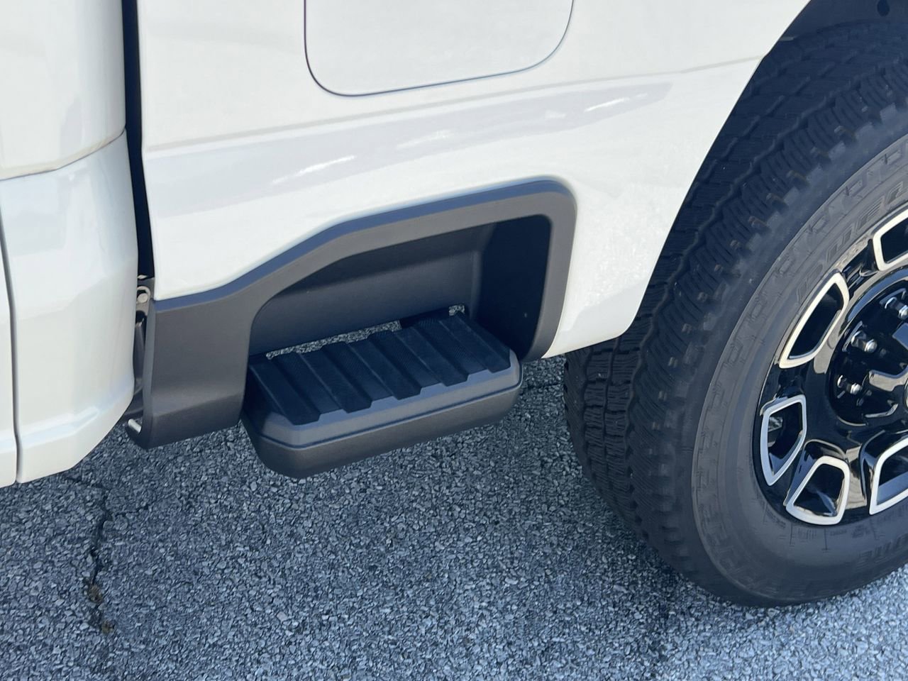 New 2025 Ford F350 Platinum w/ FX4 Off-Road Package AWD/4WD image 30