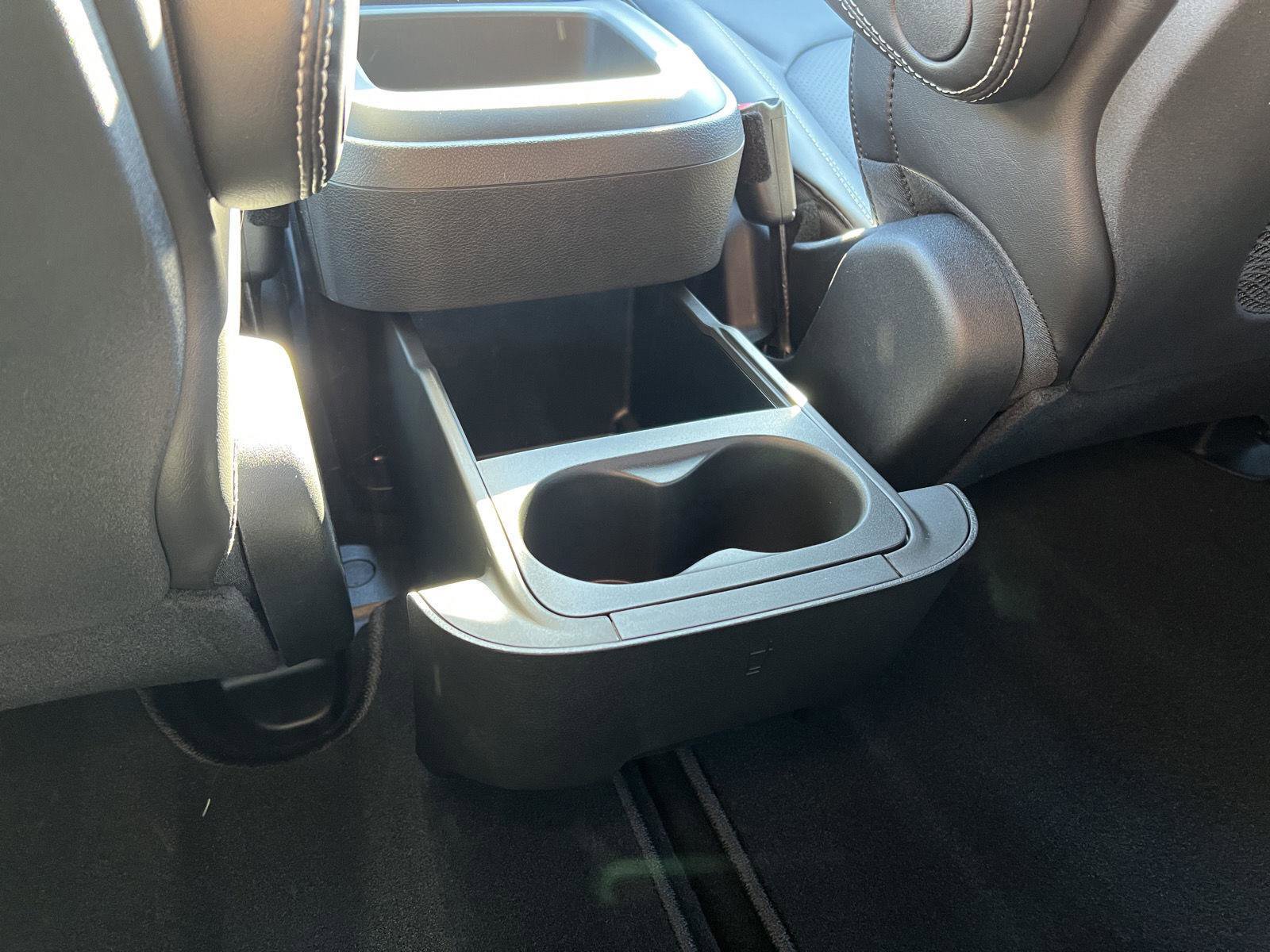 New 2026 Chrysler Pacifica Select image 9