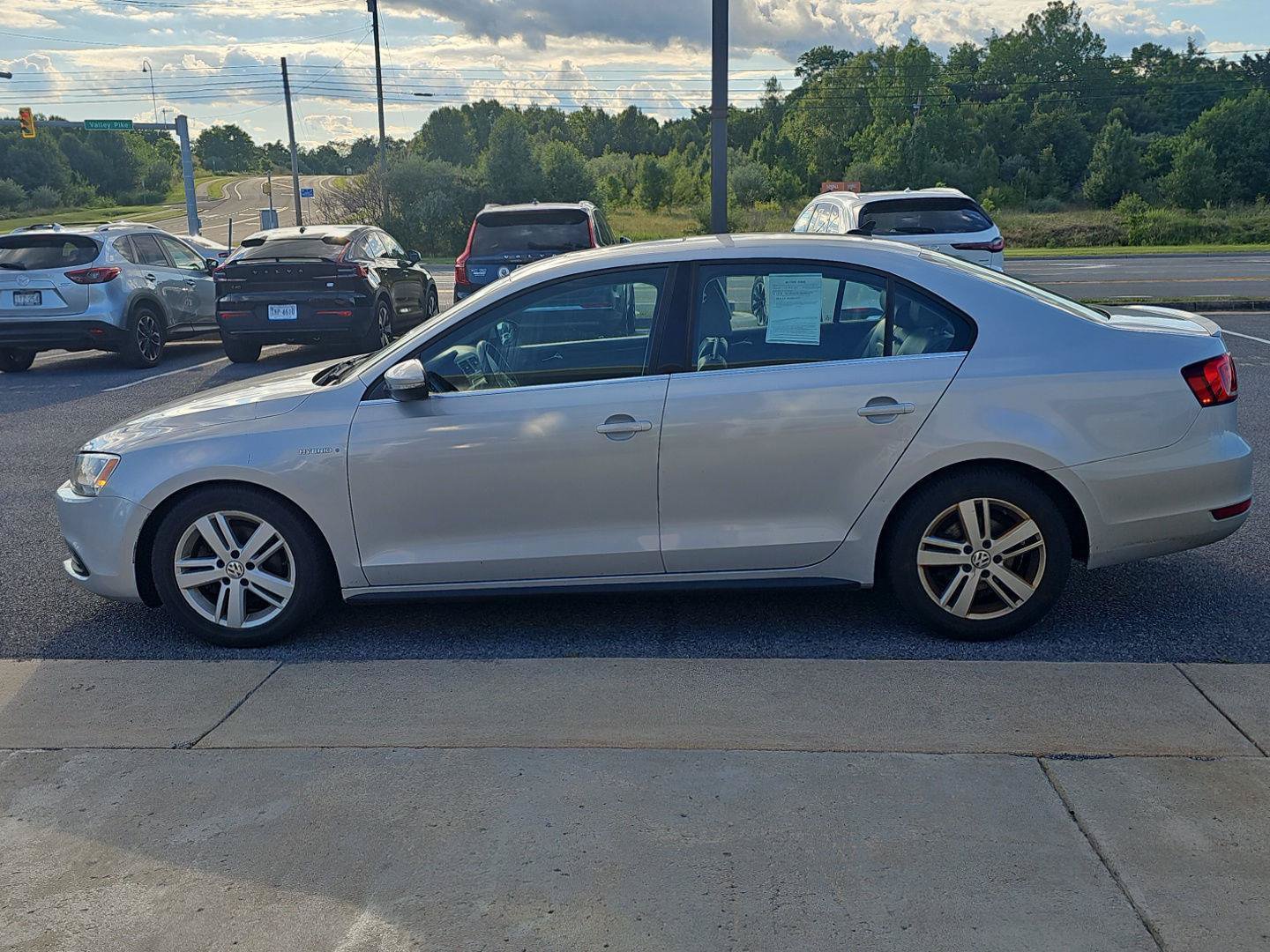 Used 2013 Volkswagen Jetta SEL FWD image 3