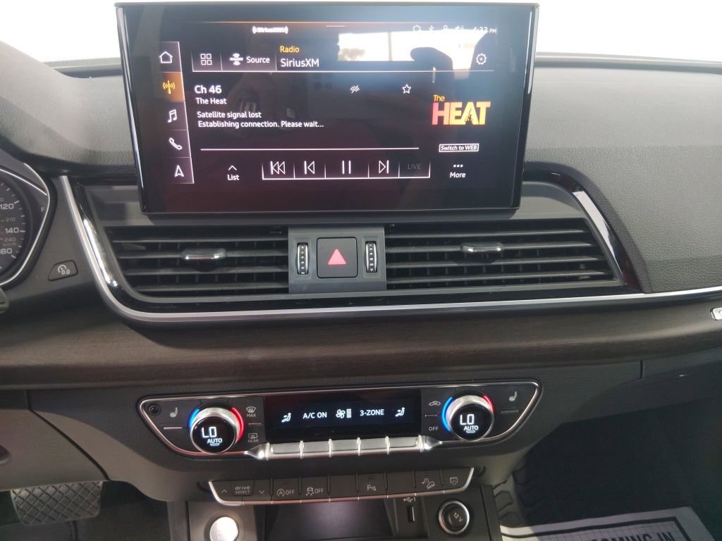 Used 2024 Audi Q5 2.0T Premium w/ Convenience Package image 22