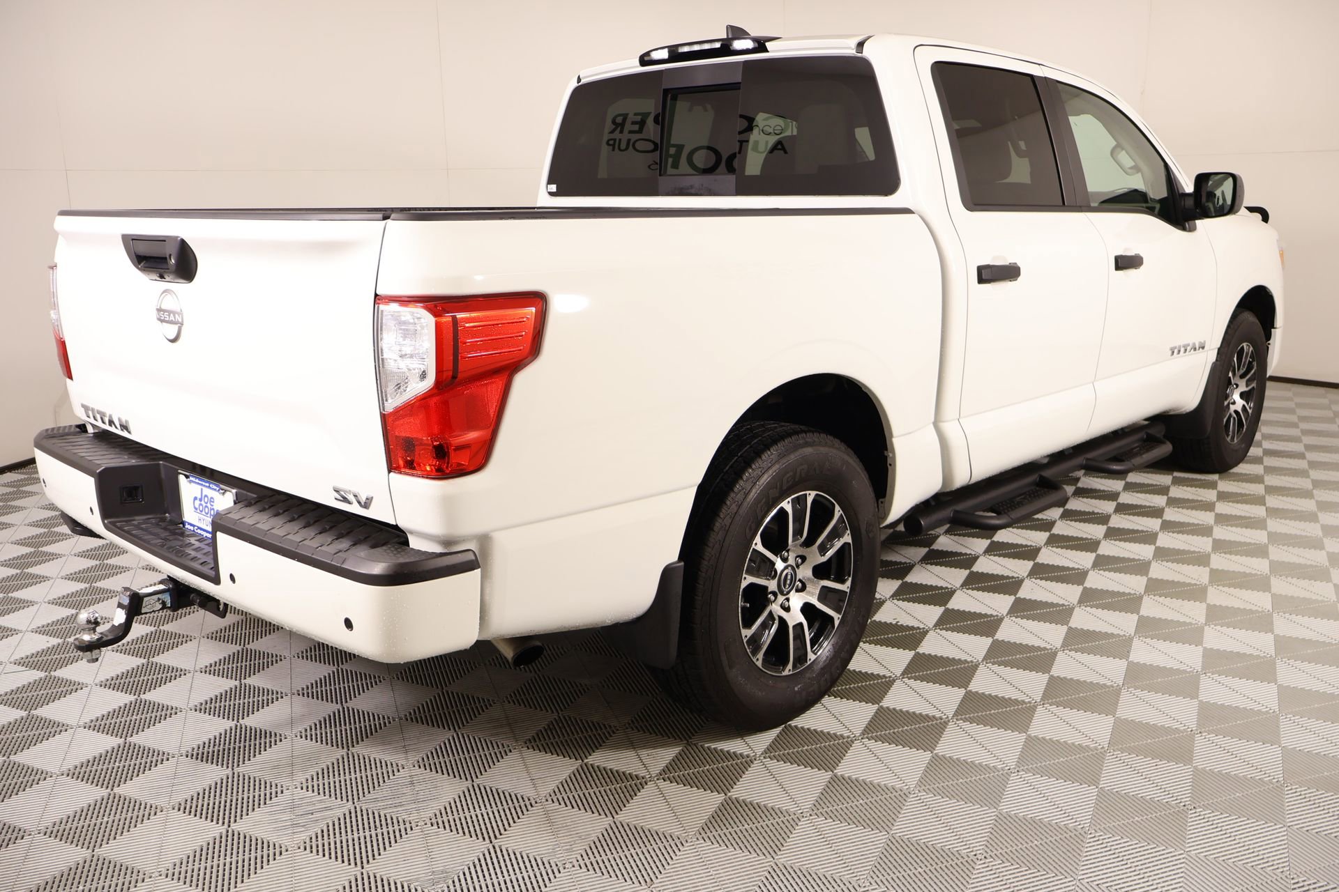 Used 2024 Nissan Titan SV w/ Accessory Utility Package RWD image 18