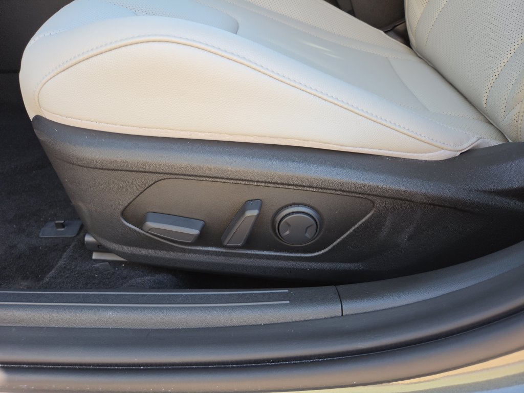 New 2026 Hyundai Elantra Limited FWD image 12
