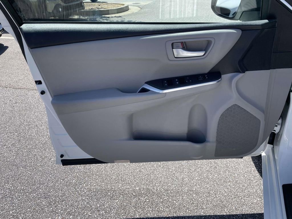 Used 2016 Toyota Camry LE image 13