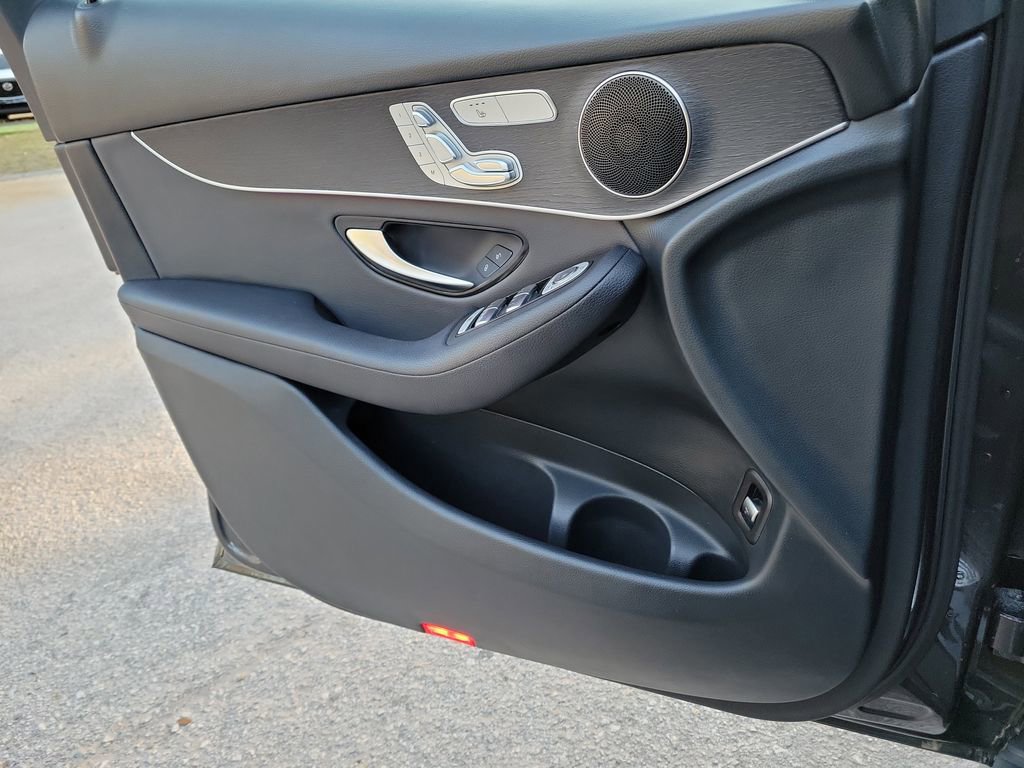 Used 2021 Mercedes-Benz GLC 300 w/ Premium Package image 20