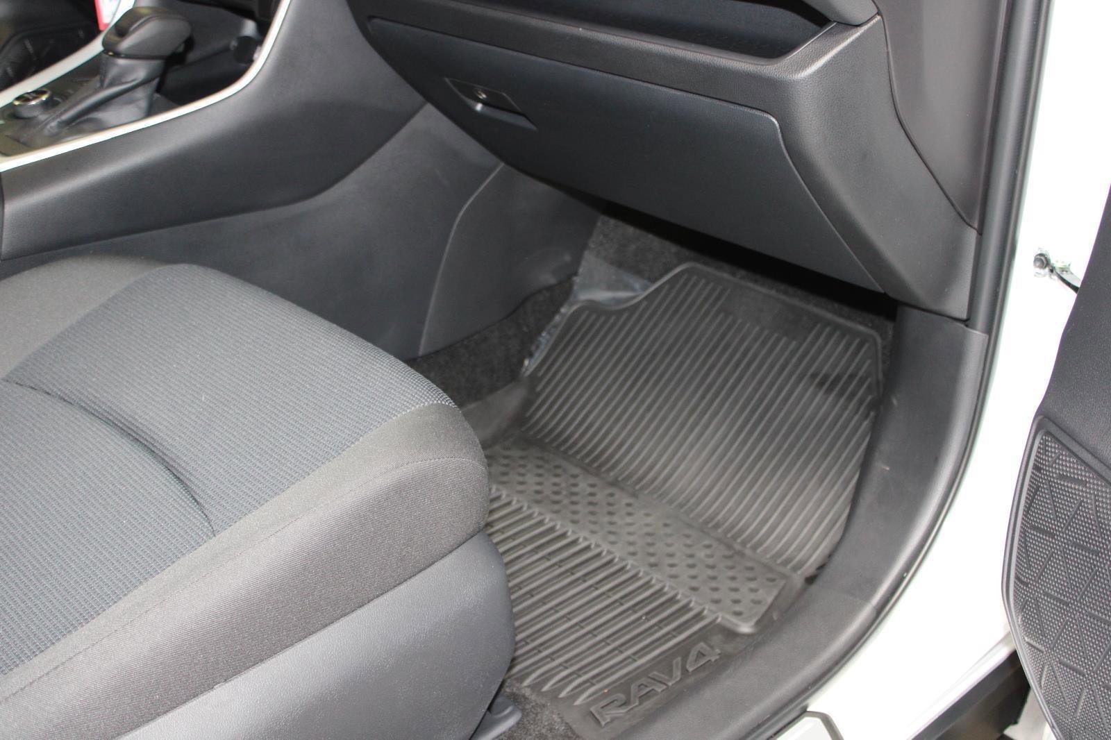 Used 2025 Toyota RAV4 LE AWD/4WD image 40