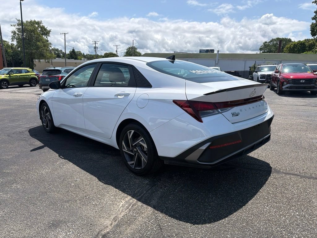 Certified 2025 Hyundai Elantra Sport FWD image 5
