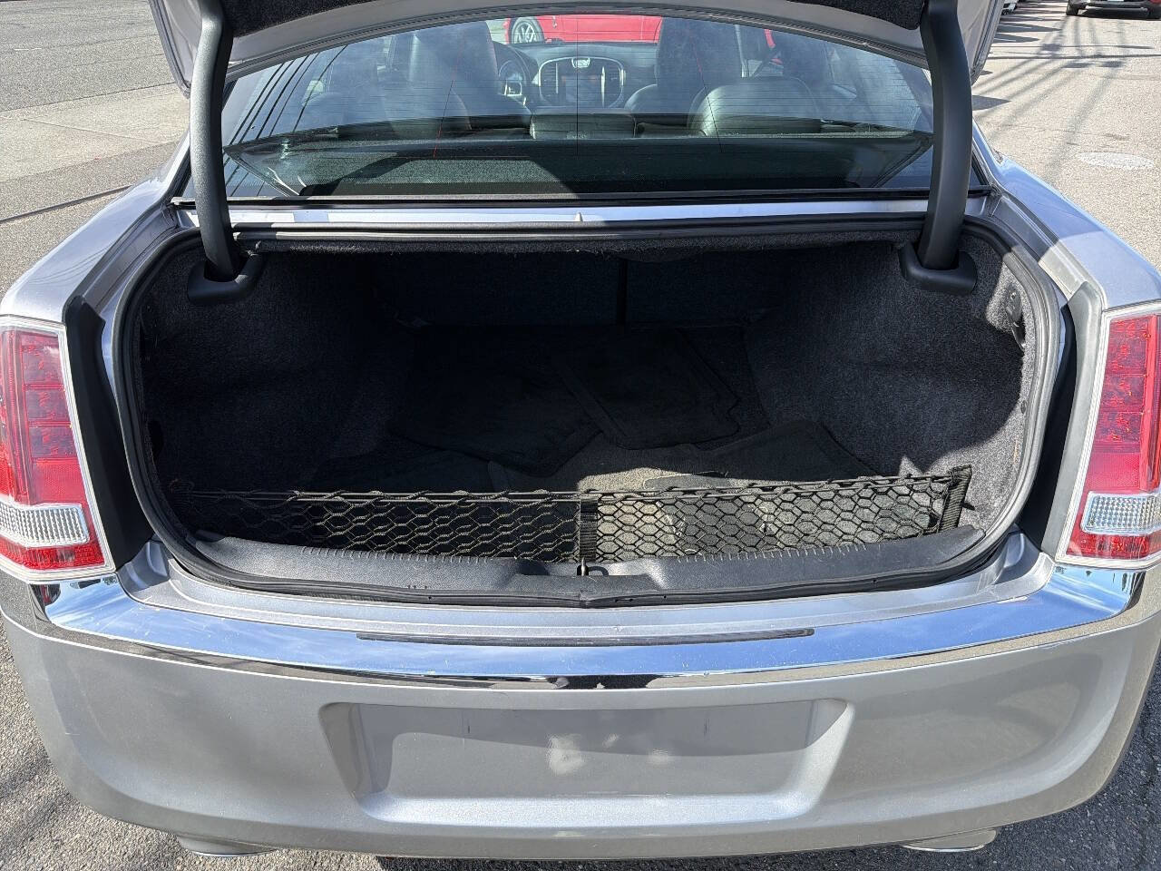Used 2013 Chrysler 300 w/ Driver Convenience Group RWD image 7
