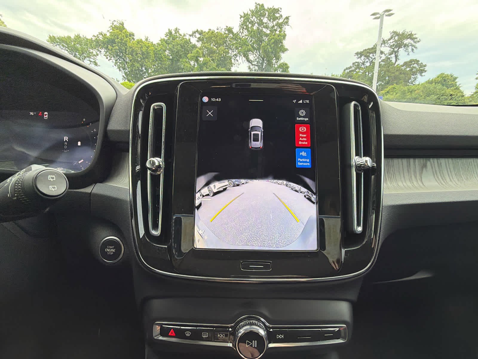 Certified 2025 Volvo XC40 B5 Core AWD/4WD image 31
