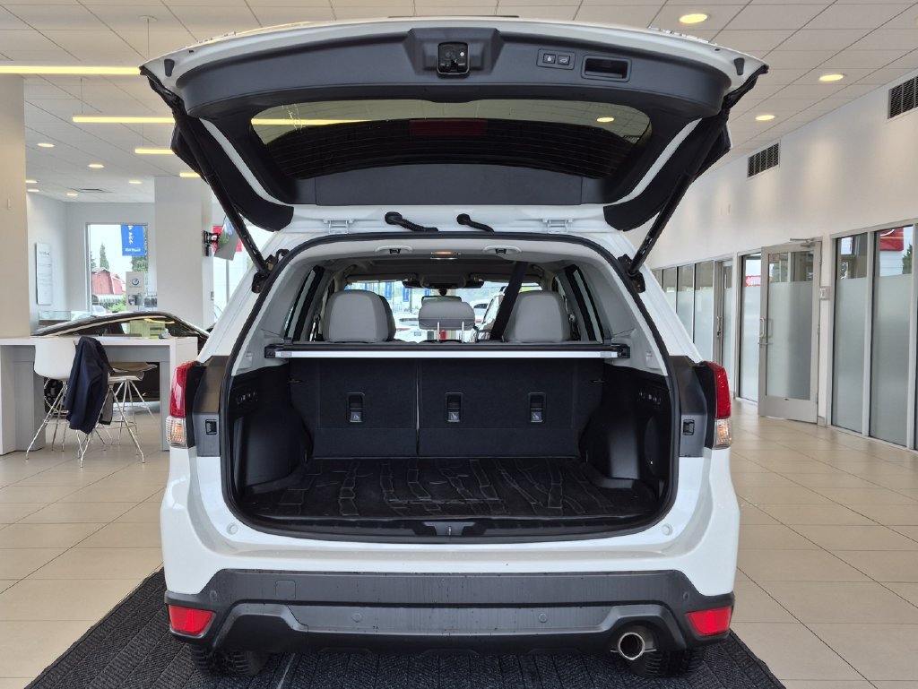 Used 2022 Subaru Forester Limited AWD/4WD image 9