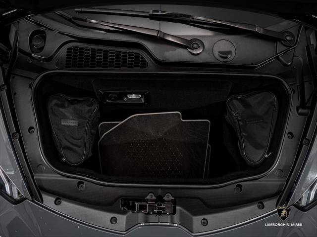Used 2018 Lamborghini Huracan Performante AWD/4WD image 6