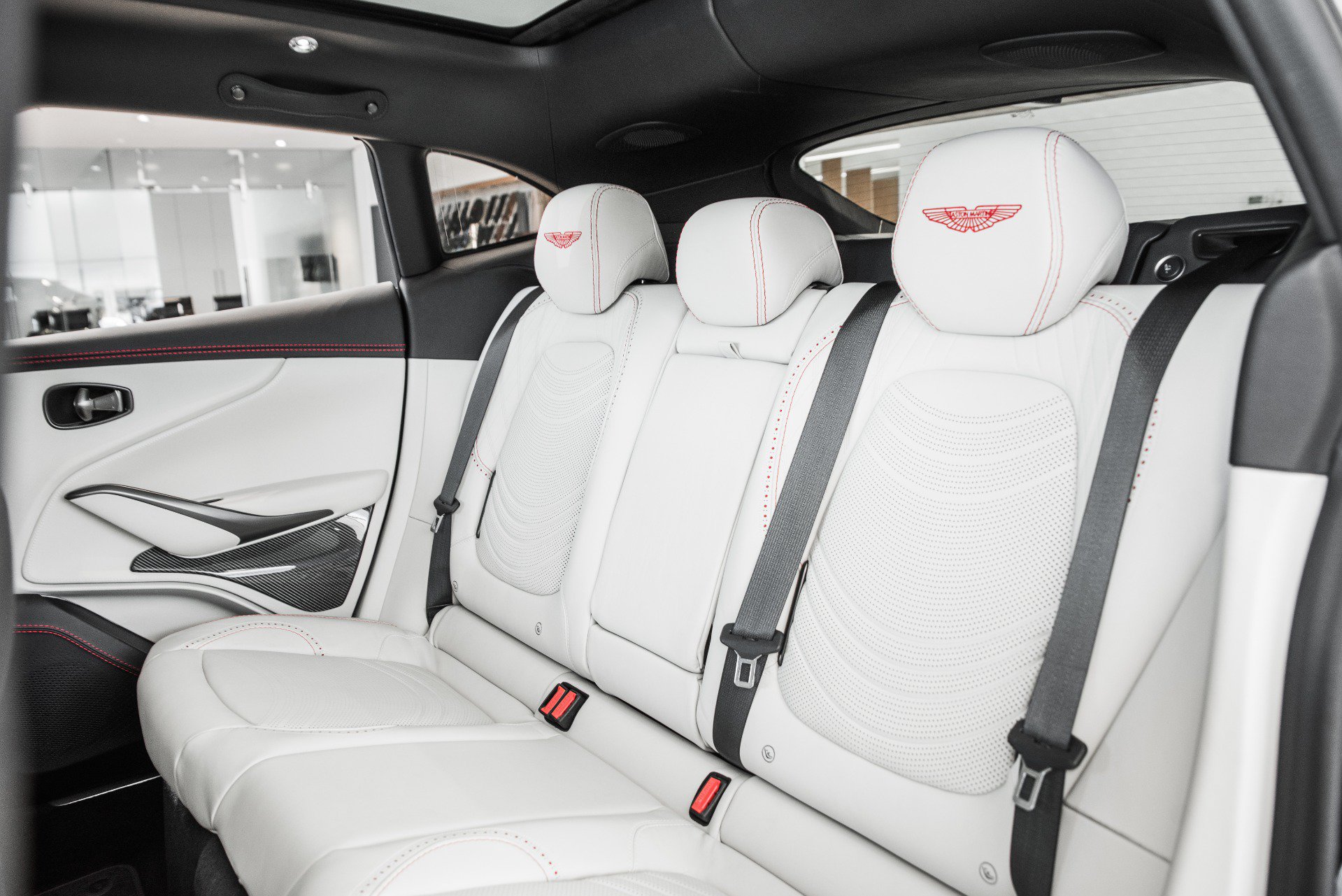 Used 2022 Aston Martin DBX AWD/4WD image 15
