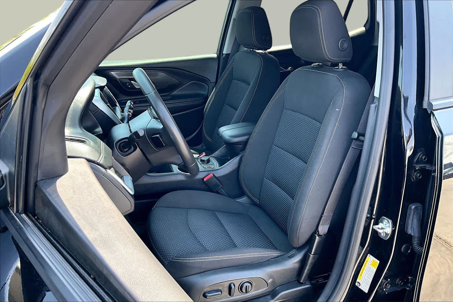 Used 2024 GMC Terrain SLE w/ Driver Convenience Package FWD image 14