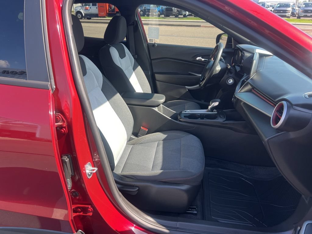 Used 2024 Chevrolet Trax RS w/ Driver Confidence Package FWD image 36