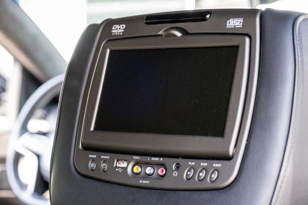 Used 2017 Cadillac Escalade ESV Platinum image 44