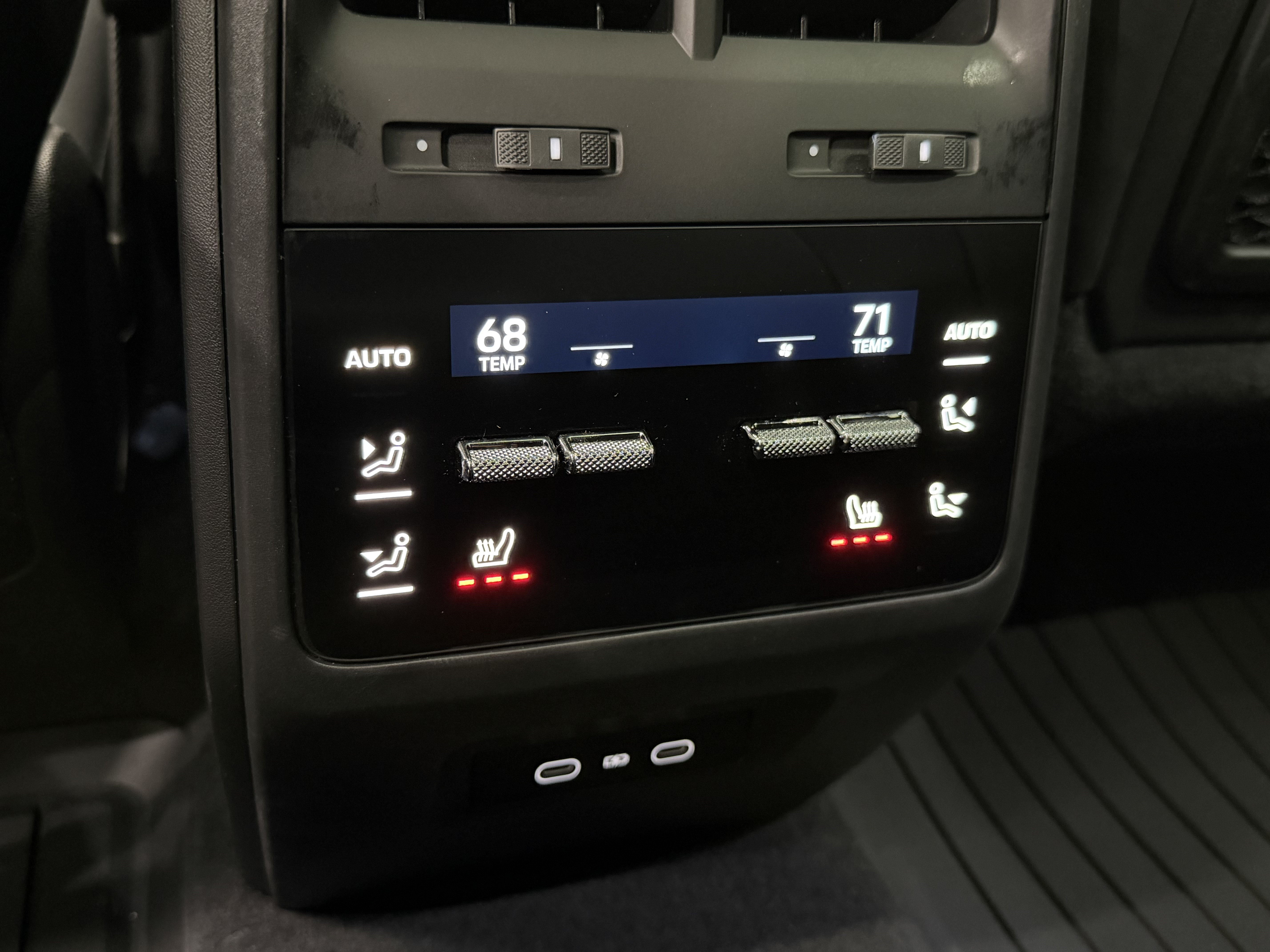 Certified 2025 Porsche Macan Electric RWD image 21