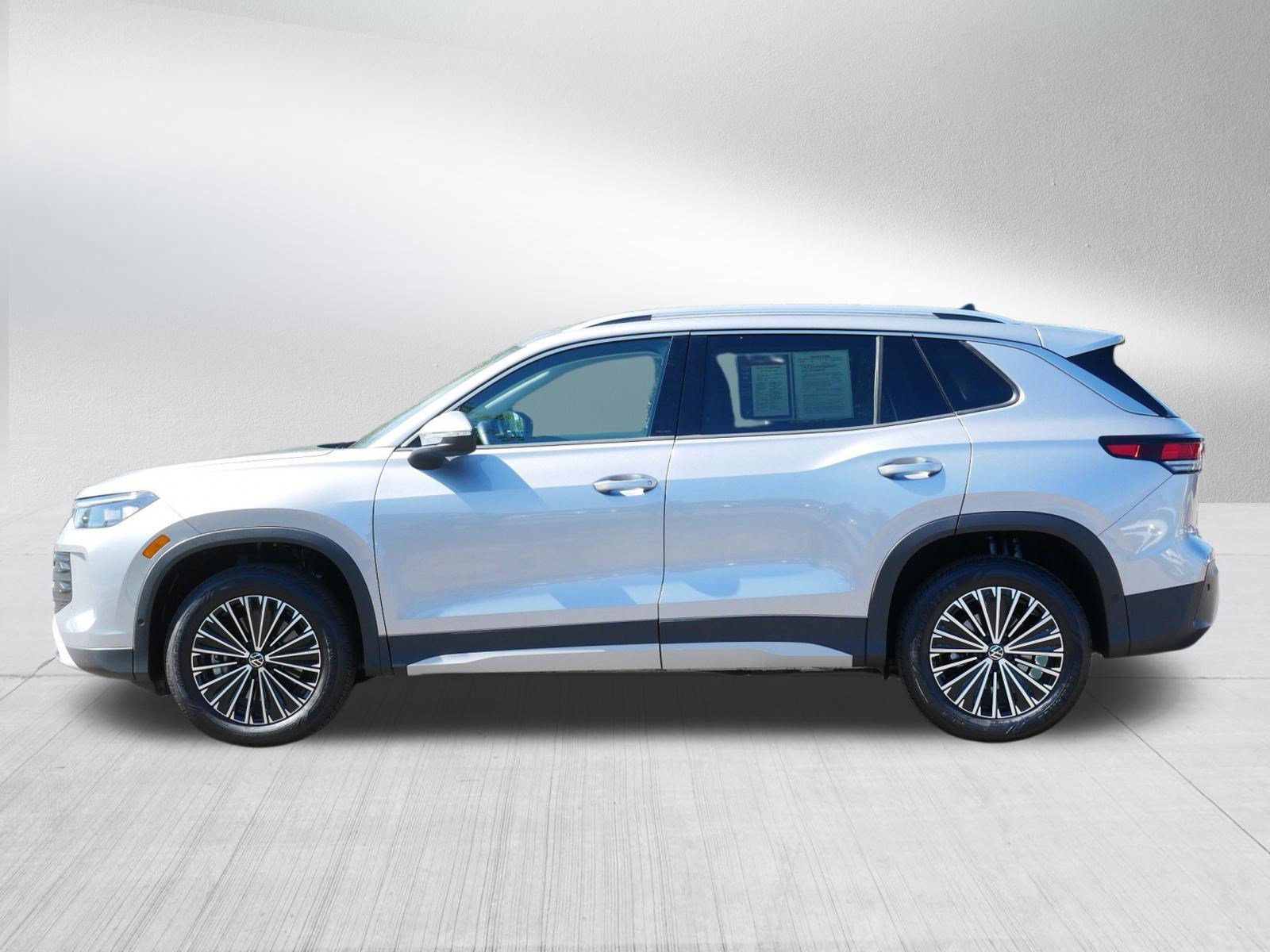 Certified 2026 Volkswagen Tiguan S AWD/4WD image 4