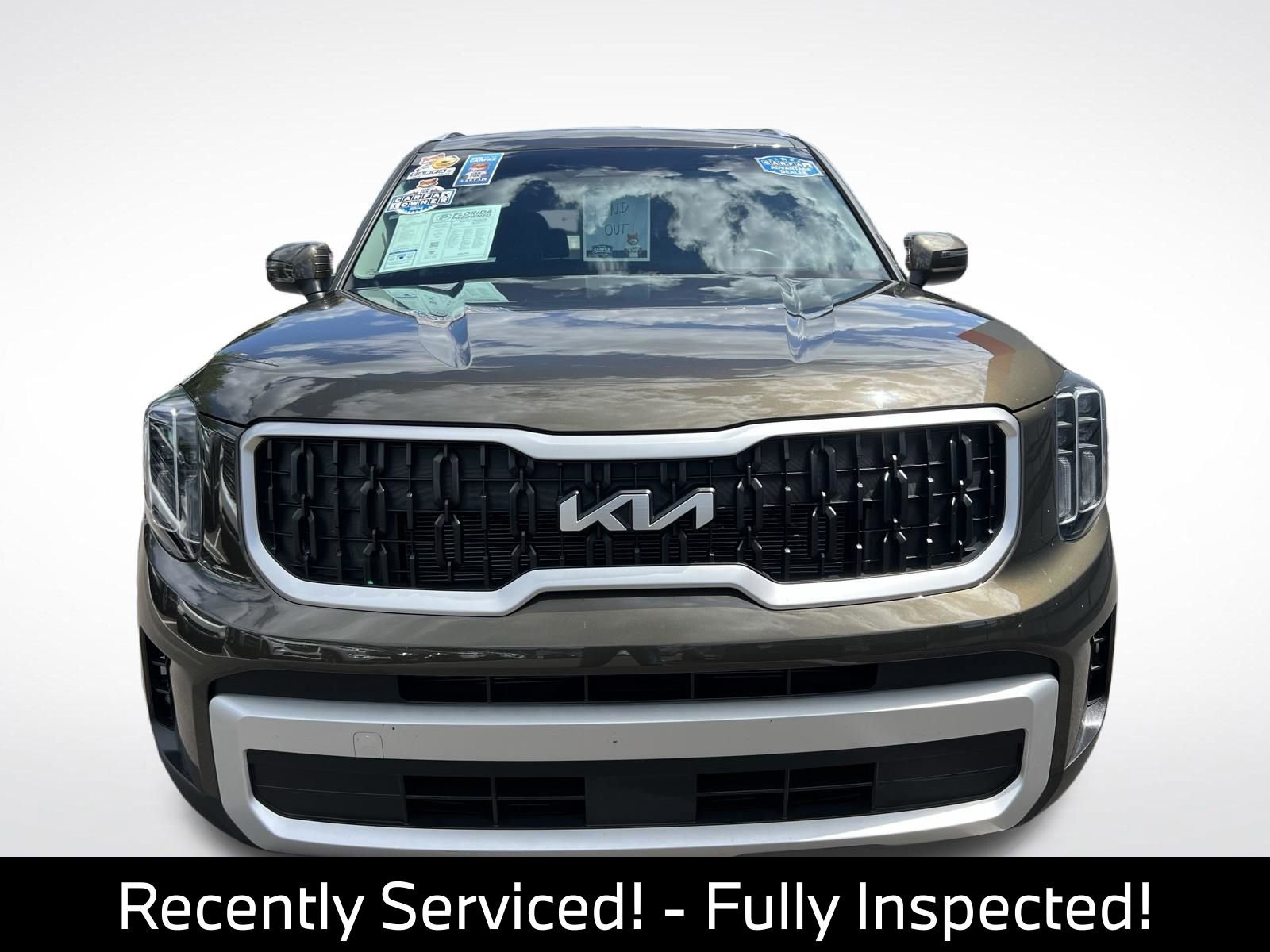 Used 2025 Kia Telluride EX w/ EX Captain's Chair Package FWD image 3