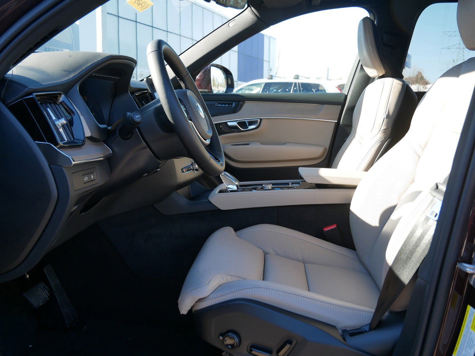 New 2026 Volvo XC90 T8 Ultra w/ Protection Package Premier image 5