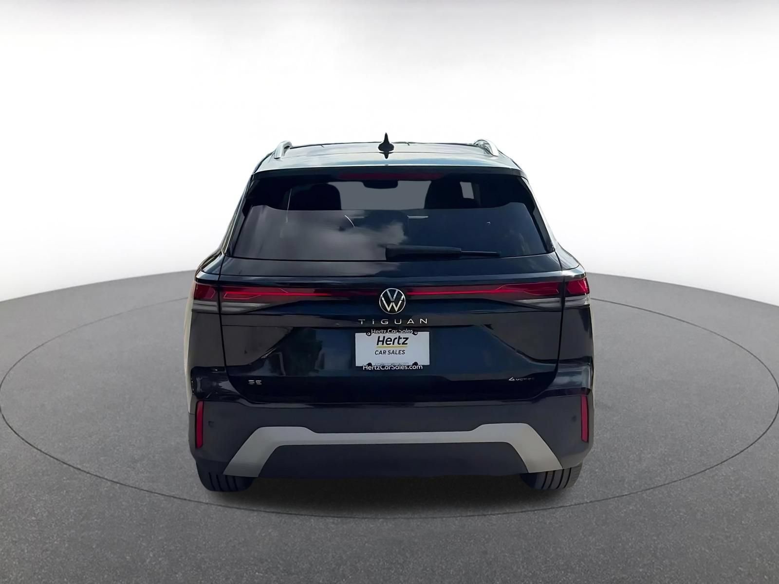 Used 2026 Volkswagen Tiguan SE AWD/4WD image 13