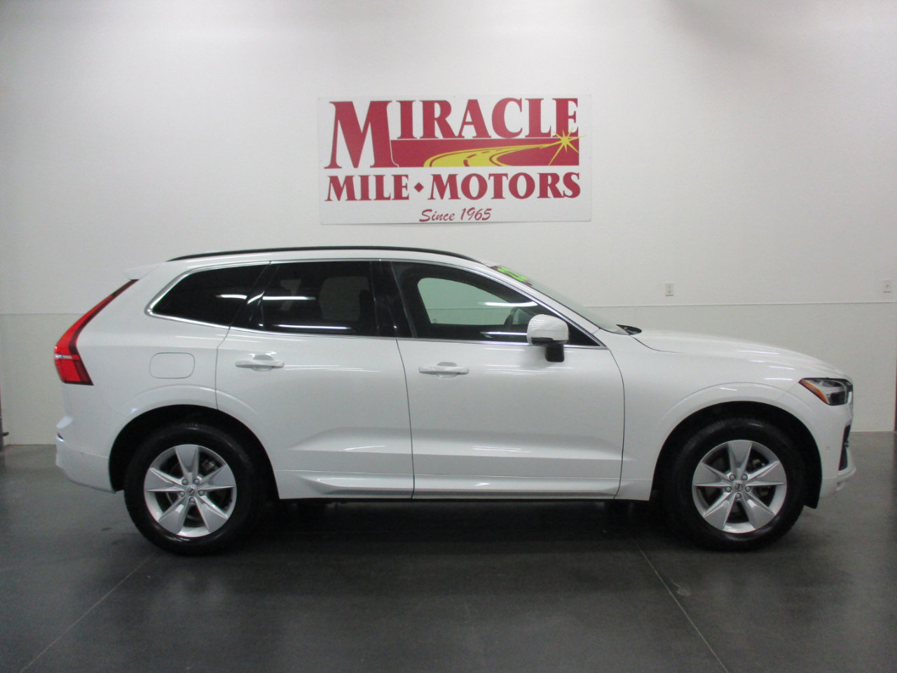 Used 2022 Volvo XC60 B5 Momentum image 6