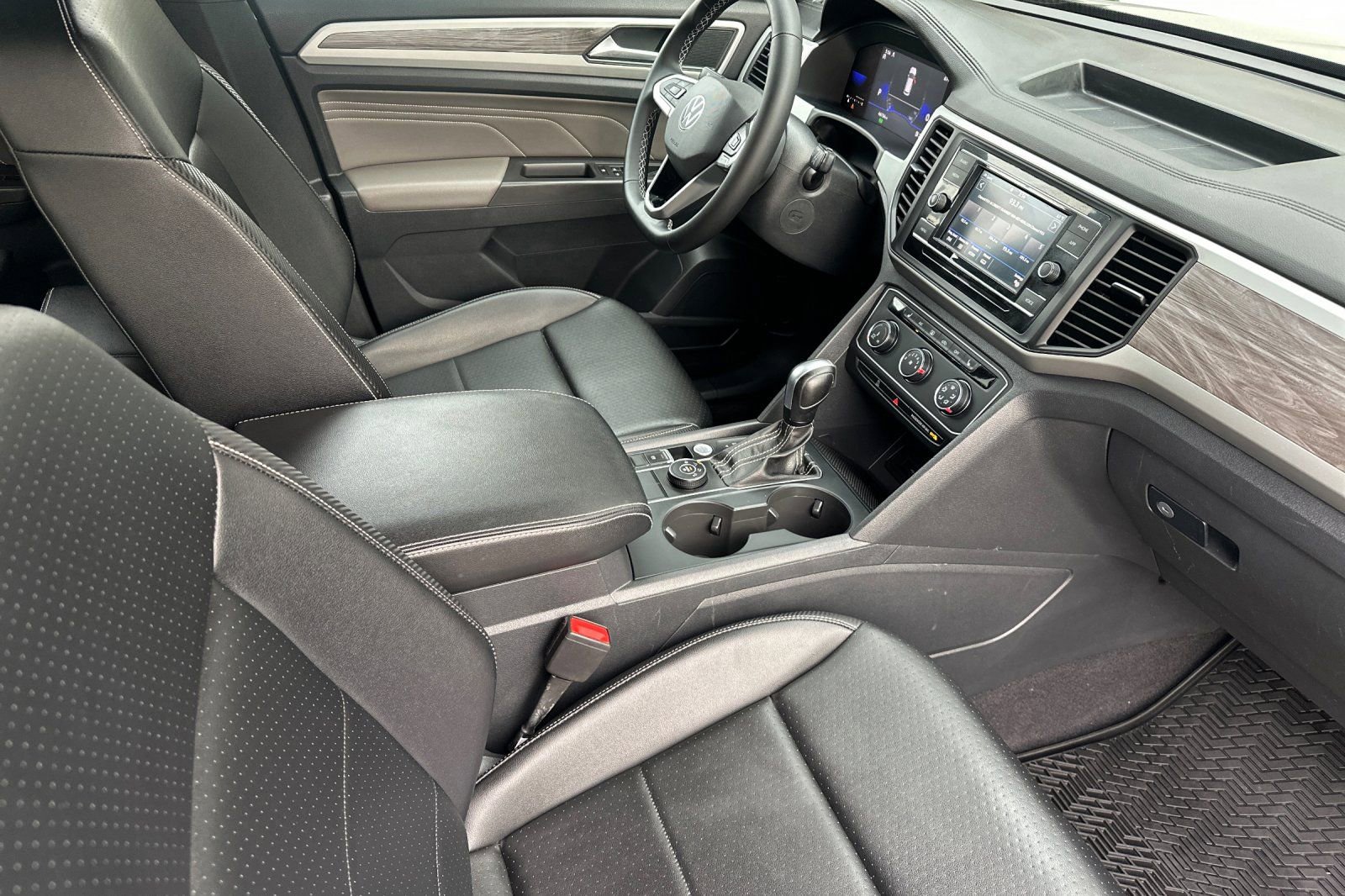 Certified 2022 Volkswagen Atlas Cross Sport SE image 17