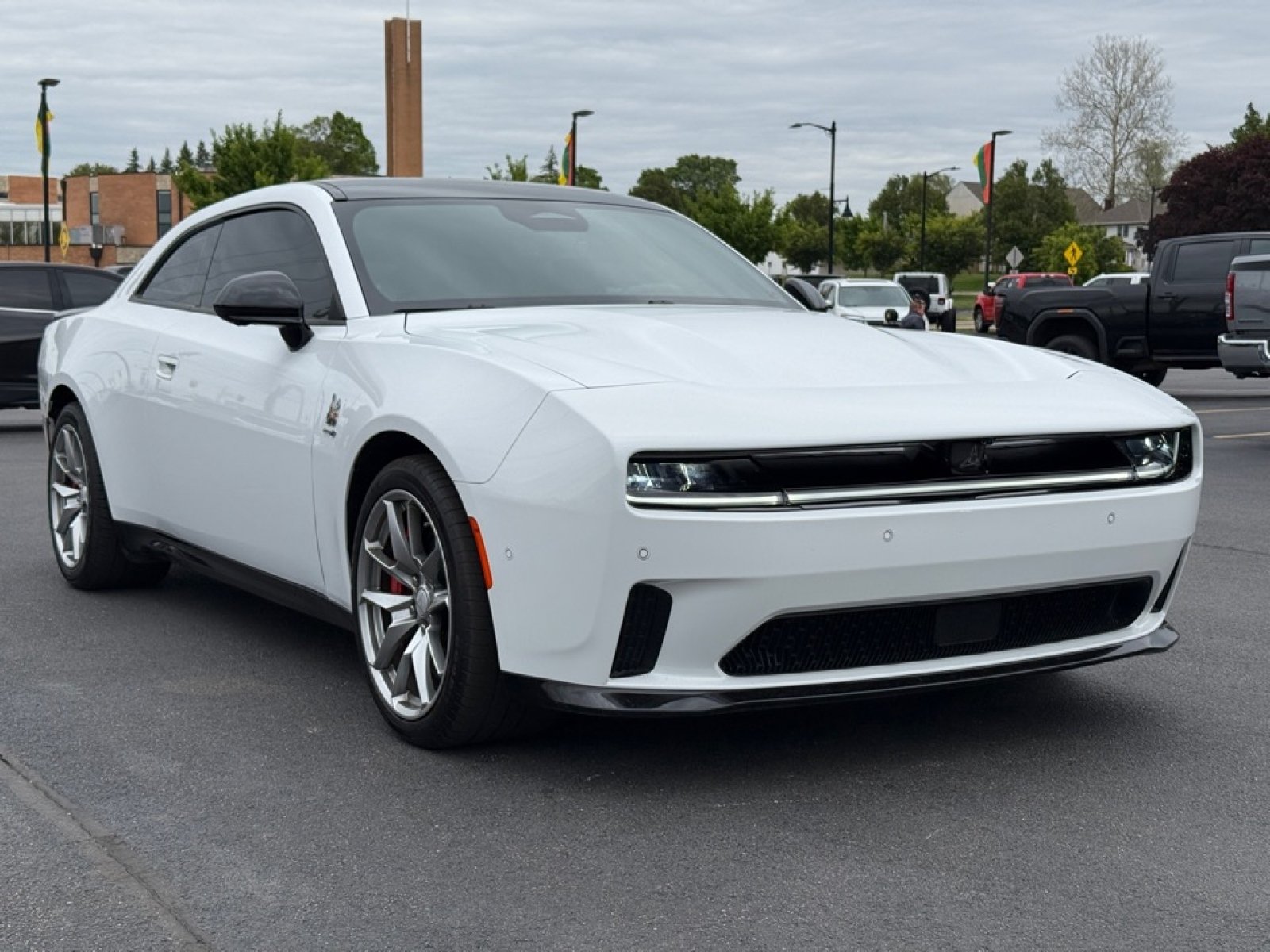 Used 2025 Dodge Charger Daytona Scat Pack w/ Track Pack AWD/4WD image 2