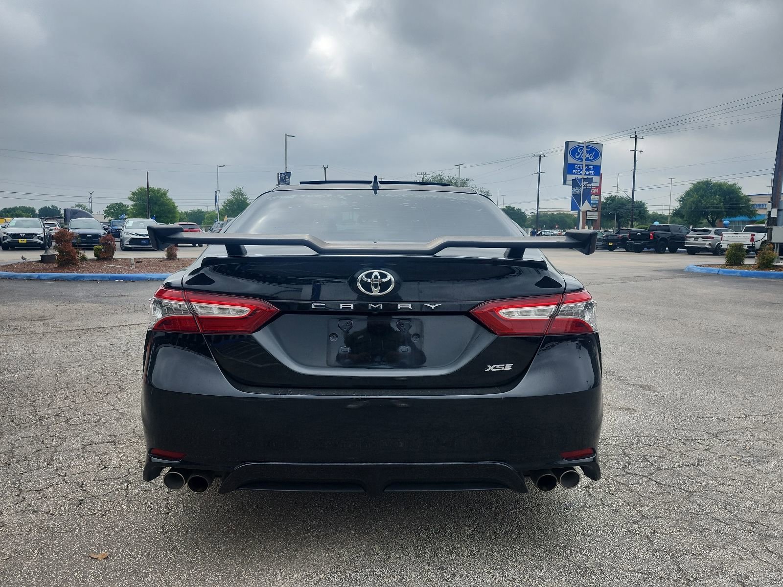 Used 2020 Toyota Camry XSE FWD image 4