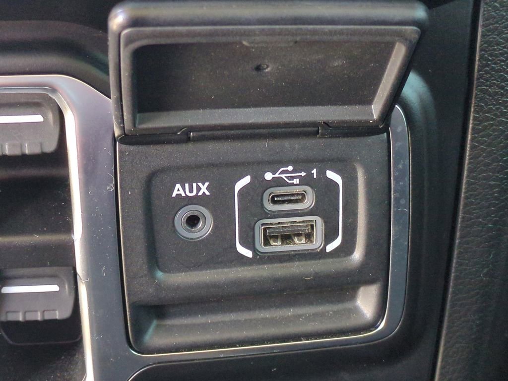 Used 2022 Jeep Gladiator Willys image 28