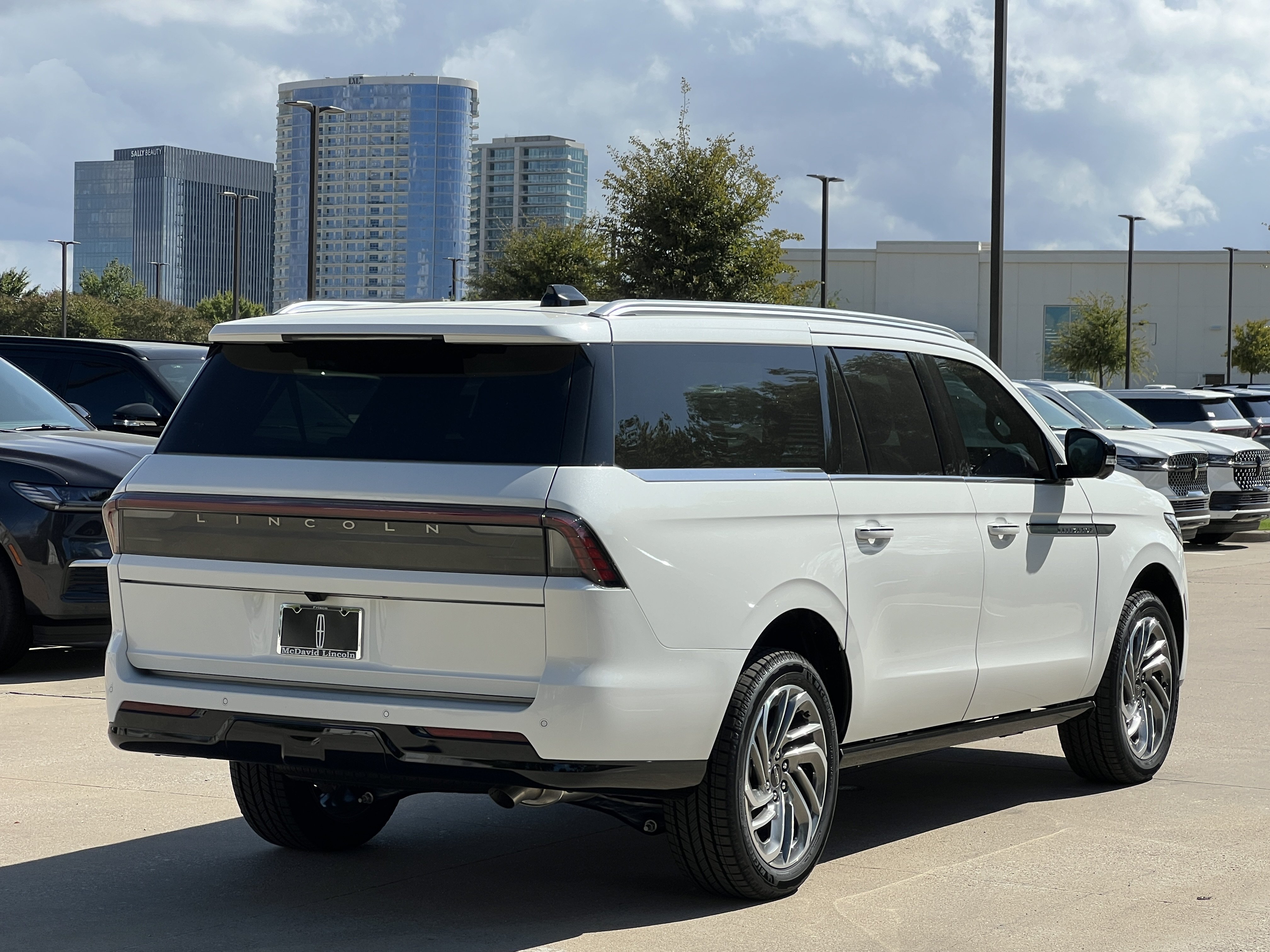 New 2027 Lincoln Navigator L Reserve AWD/4WD image 9