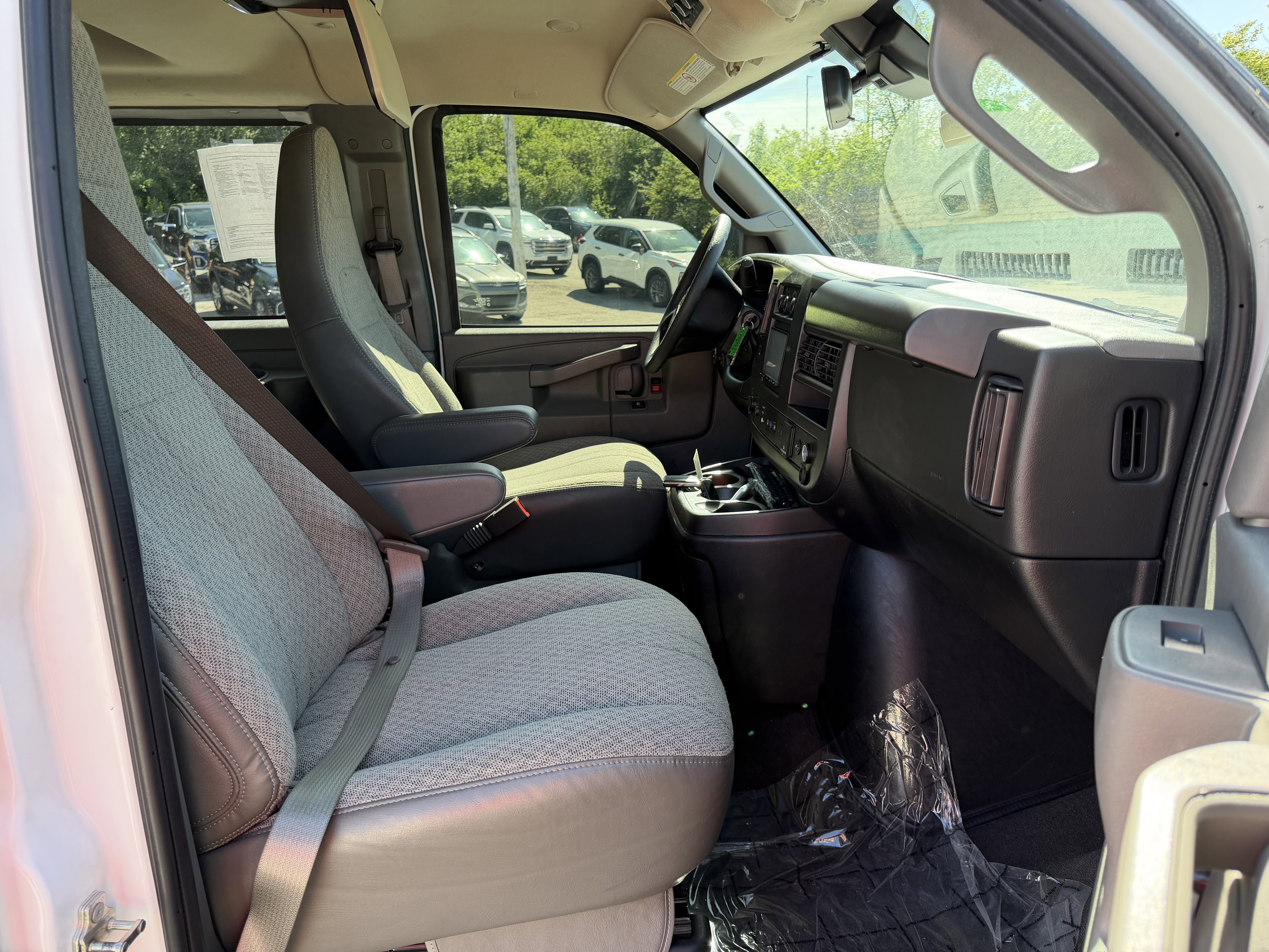 Used 2024 Chevrolet Express 3500 LT w/ LT Preferred Equipment Group RWD image 13