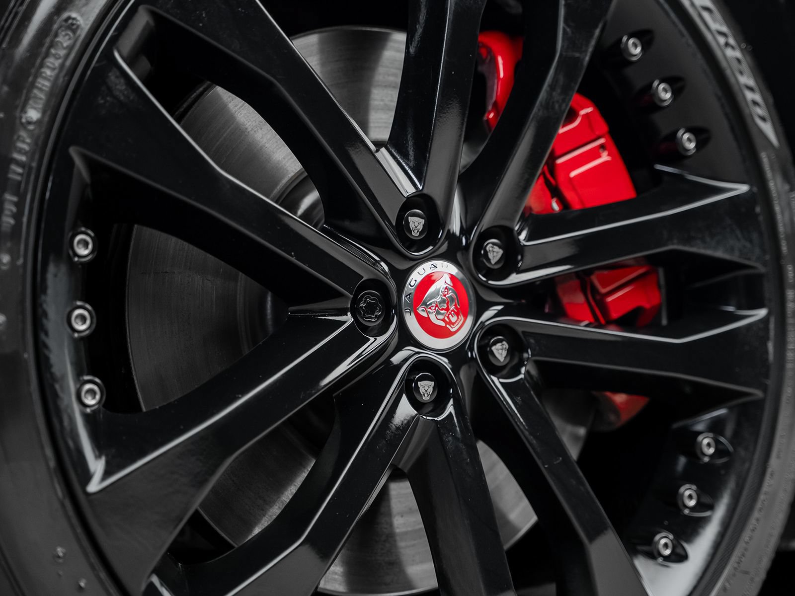 Used 2020 Jaguar F-TYPE R AWD/4WD image 27